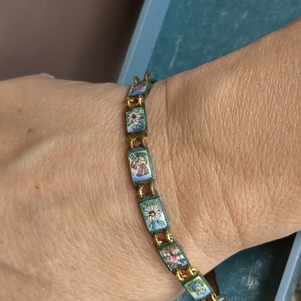Vintage Enamel Floral Panel Bracelet Colorful Gold Tone Petite Jewelry - Picture 5 of 6